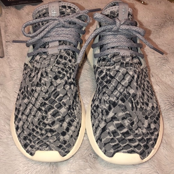 Adidas sneakers women size 7 - Picture 1 of 4